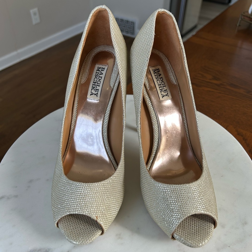 Badgley Mischka Women's Gold Peep Toe Heels
